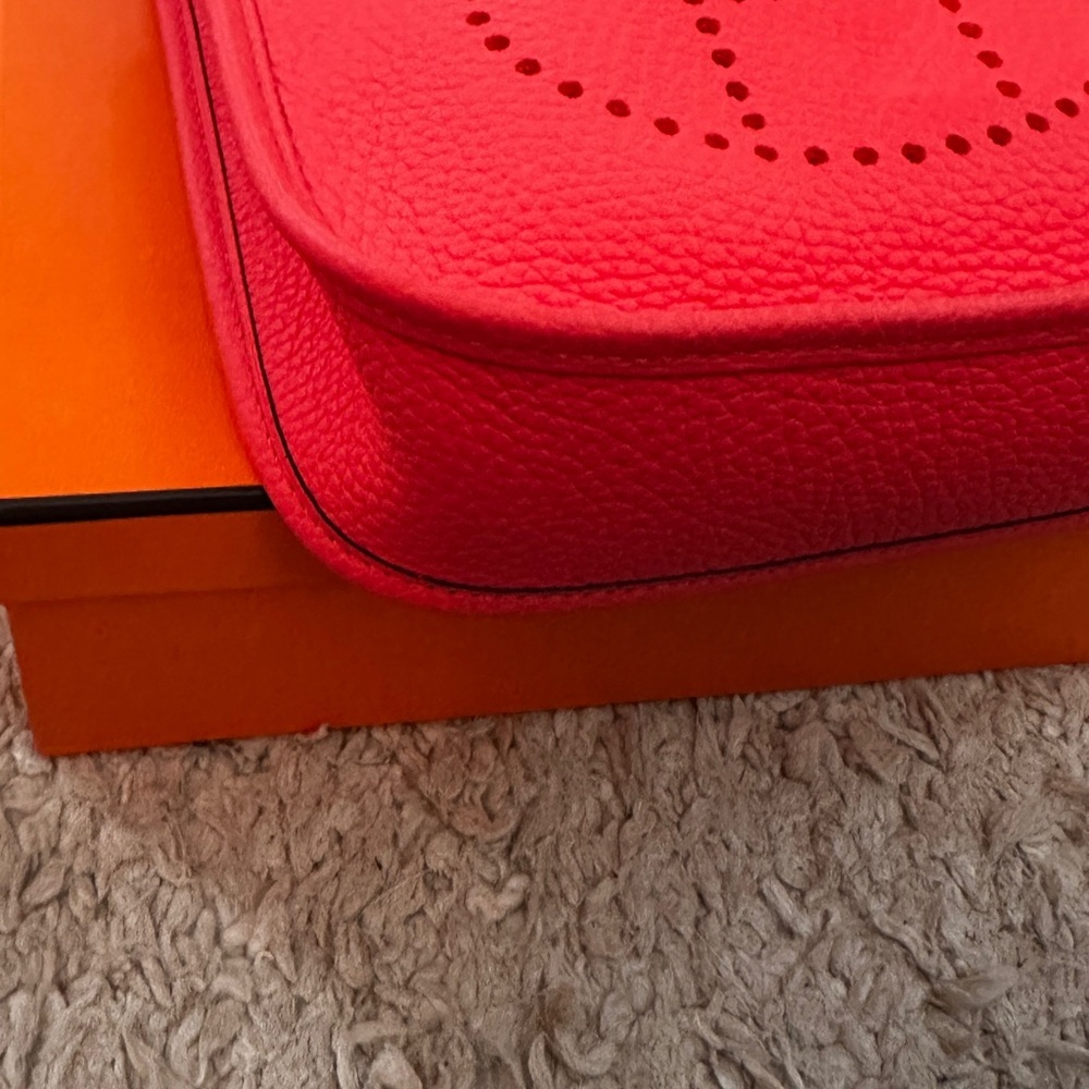 Authentic HERMES Rose Jaipur Clemence Leather Evelyne TPM Bag - Picture 9 of 14